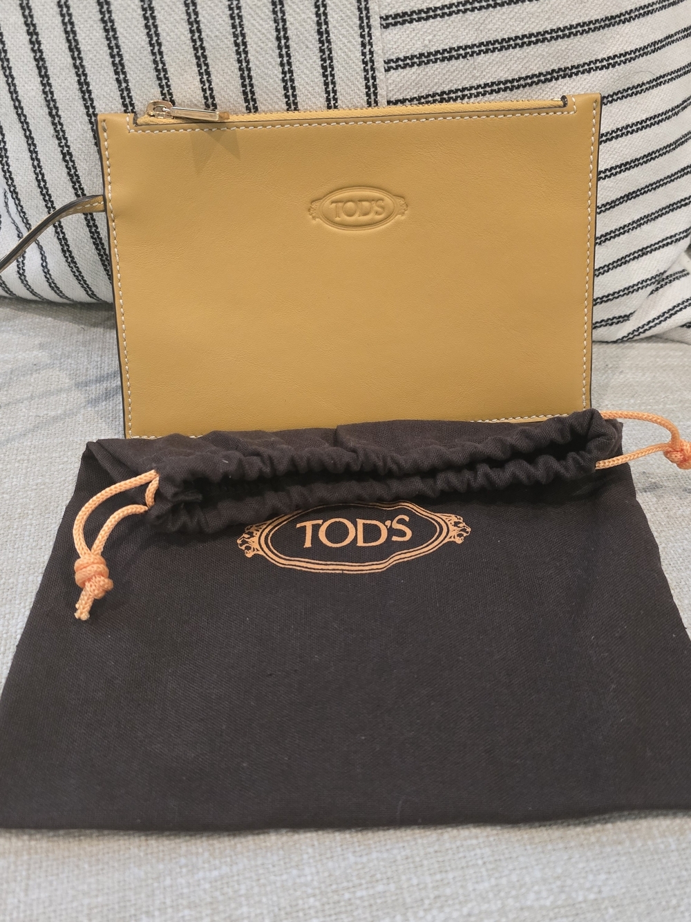 🌟TOD'S Leather Zip Pouch / Pochette Brand New